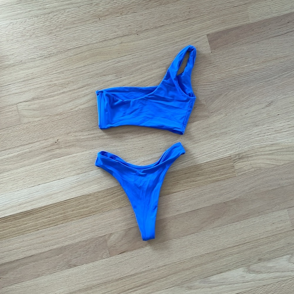 Blue bikini - Picture 2 of 2